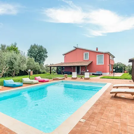 4 Bedroom Lovely In Holiday home Montalto di Castro