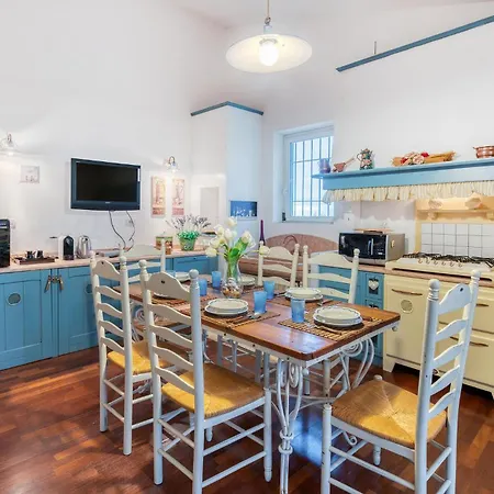 4 Bedroom Lovely In Holiday home