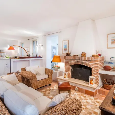 4 Bedroom Lovely In * Montalto di Castro