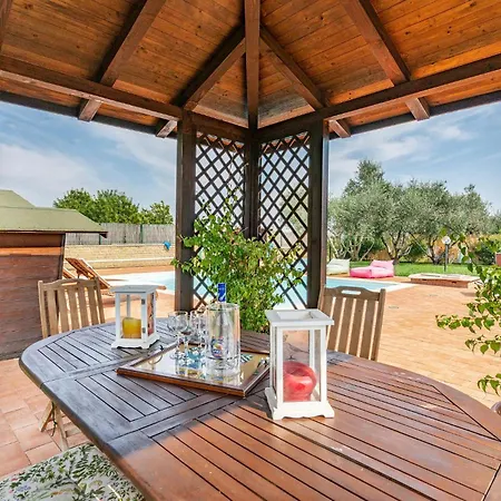 4 Bedroom Lovely In Holiday home