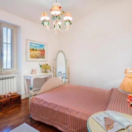 4 Bedroom Lovely In Holiday home *